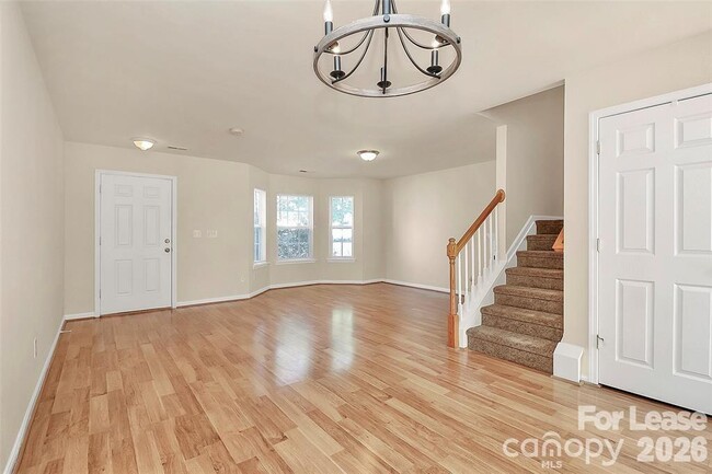 Building Photo - 915 Par One Ct
