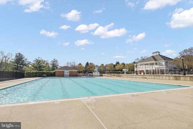Building Photo - 2973 Myrtlewood Dr