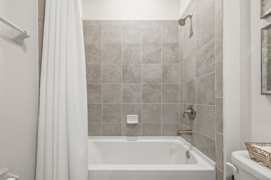 Bath #2 - 115 Bright Ibis Ave