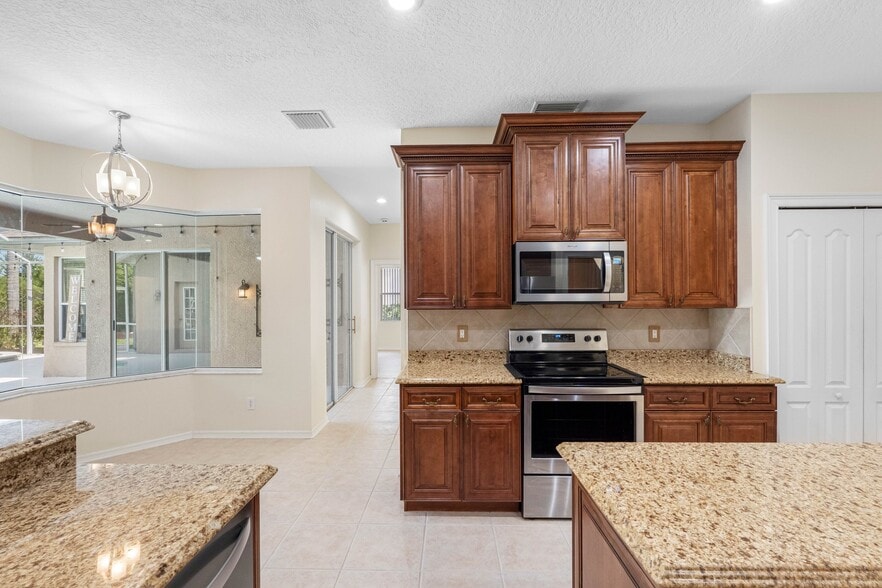 Building Photo - 21107 Bircholm Ct