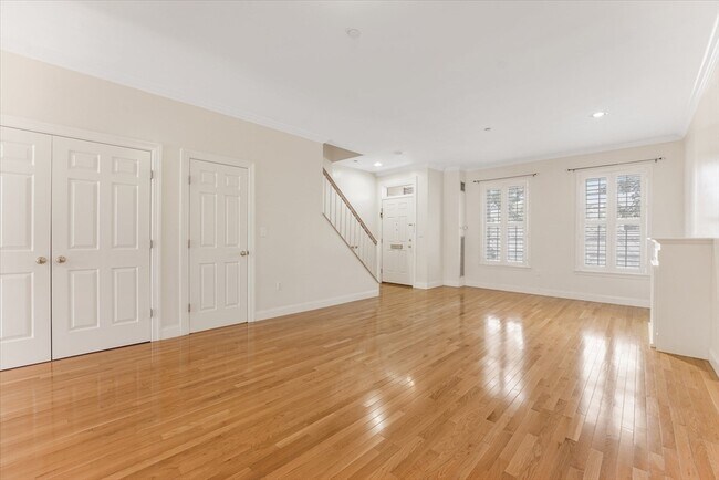 Building Photo - 55 Chelsea St