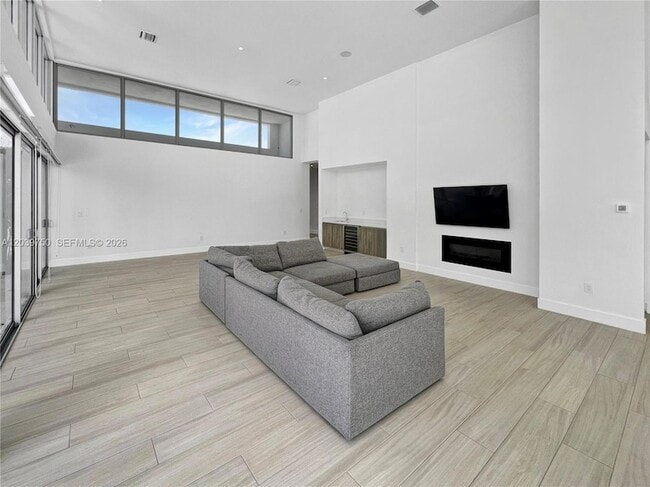 Building Photo - 16582 Botaniko Dr S