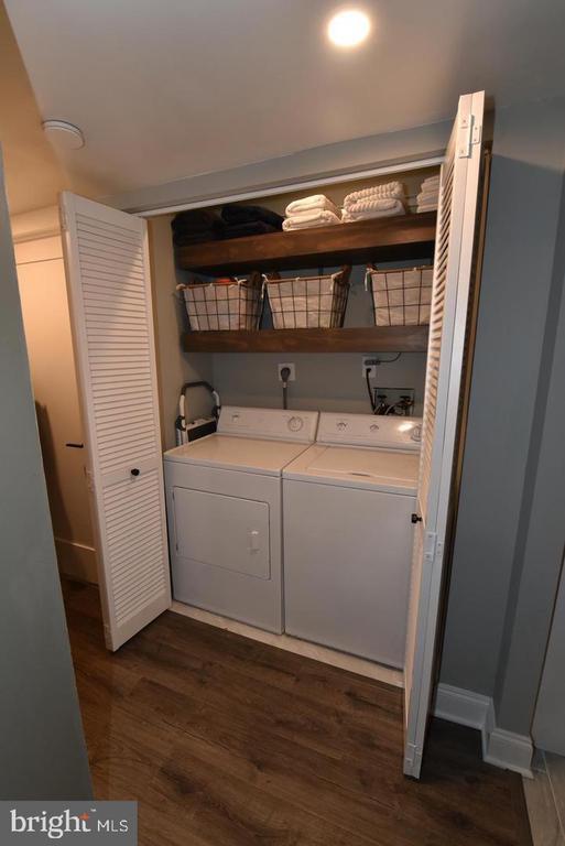 Building Photo - 1666 Parkcrest Cir