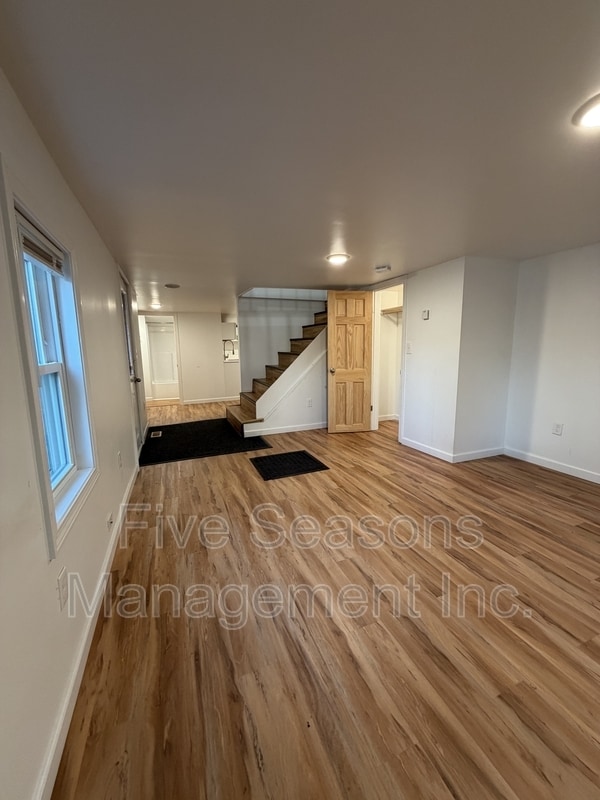 Building Photo - 124 N Winooski Ave