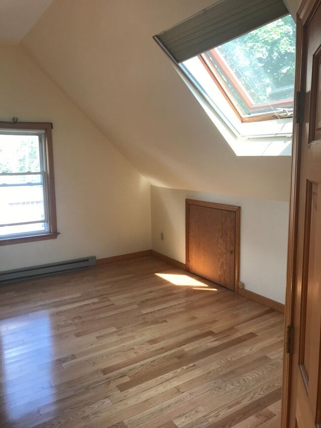 Building Photo - HOT NEWTON LISTING!!!