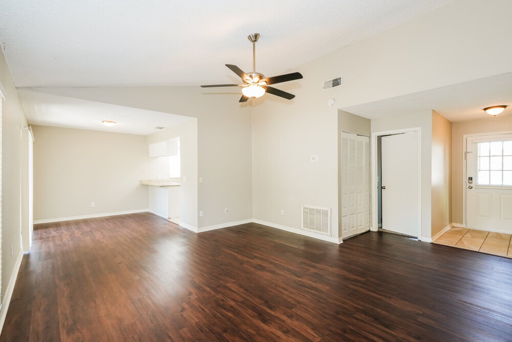 Building Photo - 1670 Palm Leaf Dr