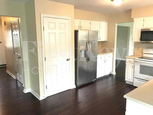 Building Photo - 9742 Coventry Ct