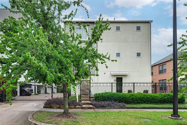 Building Photo - 2002 Blodgett St