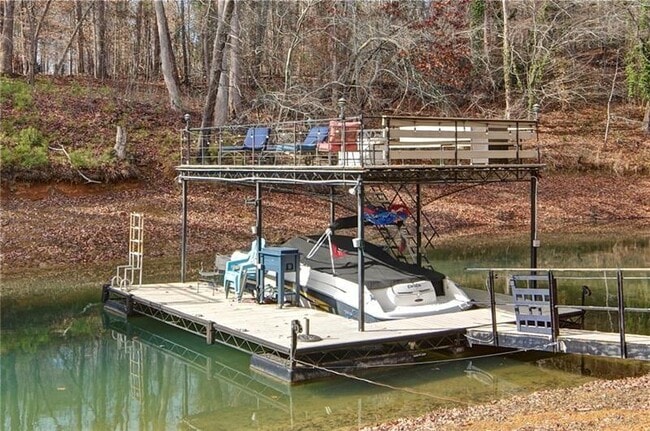 Building Photo - 4060 Merritt Dr