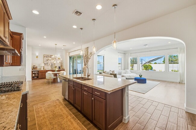 Building Photo - 3930 E Iris Dr