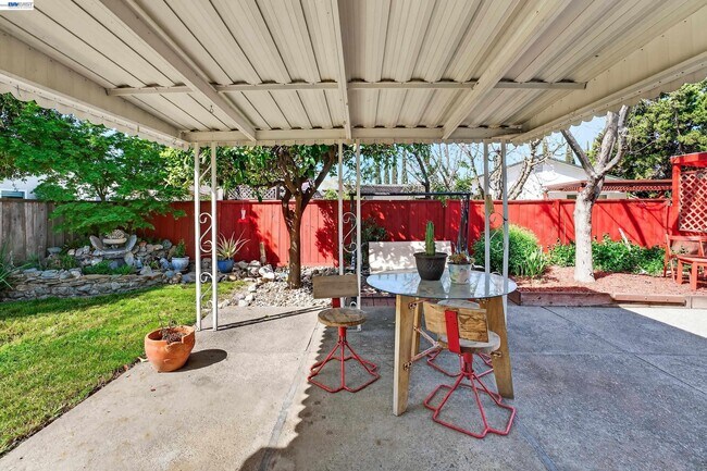 Building Photo - 1450 Kolln St