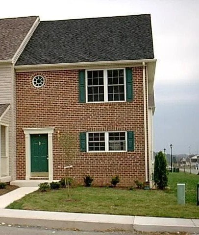 Building Photo - 8 Mabel Ln