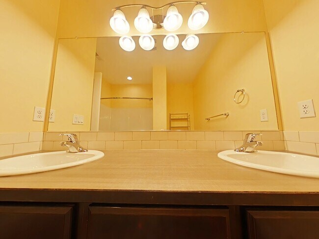 Building Photo - 4 Bedroom House ~ Albany ~ Pet Friendly