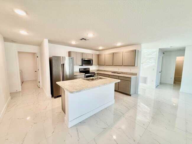 Building Photo - 205 SW Chelsea Terrace