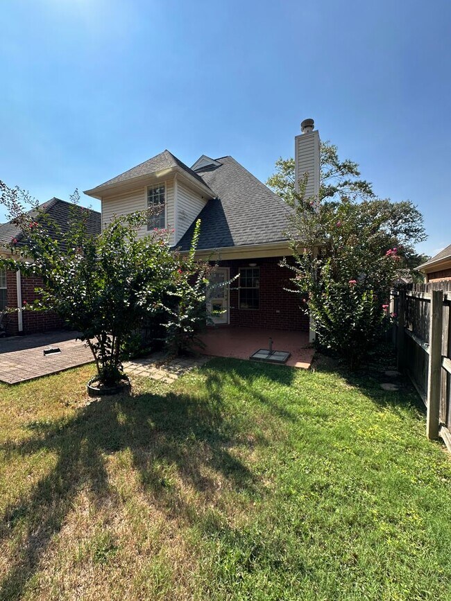 Building Photo - Beautiful 3 Bedroom/2.5 Bath Home on Quail...