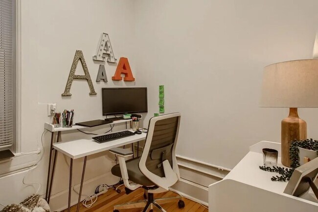 Building Photo - 1629 W Julian St