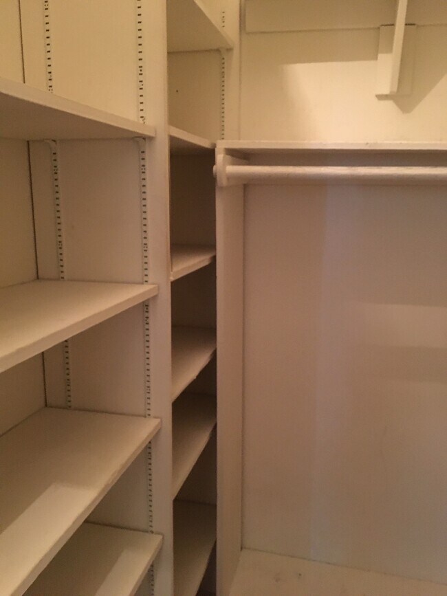 Building Photo - 5301 Russell Ave