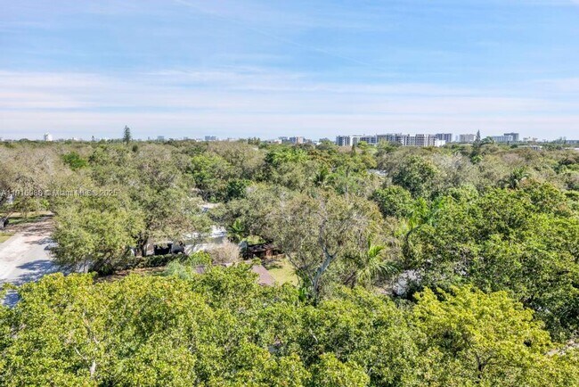 Building Photo - 840 NE 130th St