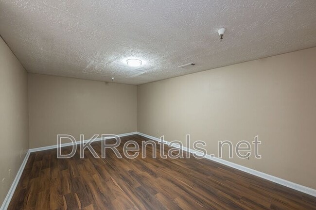 Building Photo - 360 Herndon Way