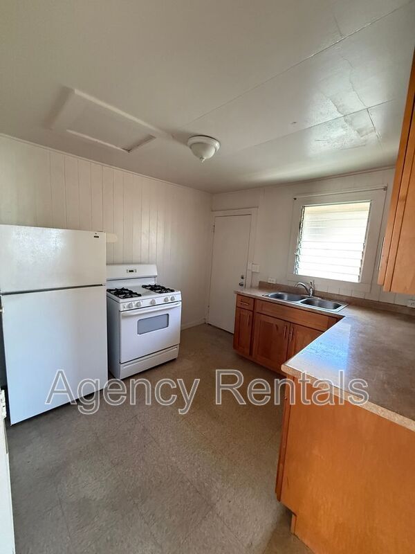 Building Photo - 1141 Rycroft St