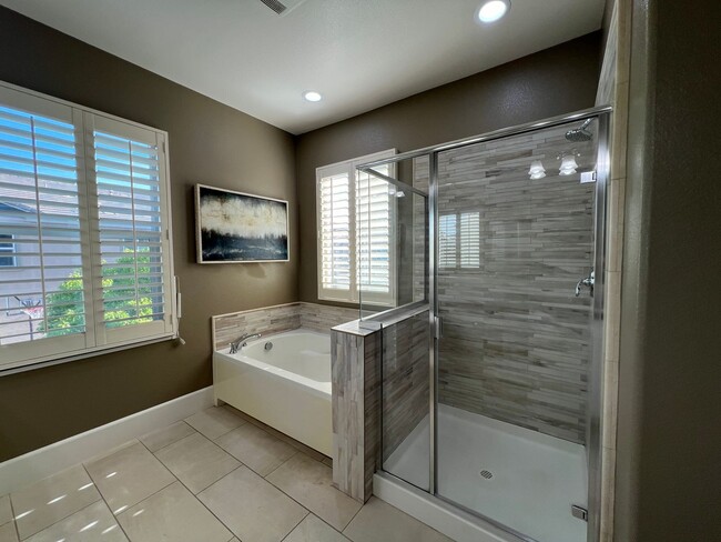 Building Photo - Former model home with tons of upgrades in...