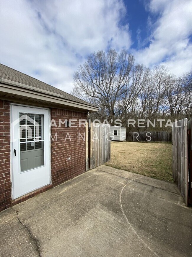 Building Photo - Home for Rent in Montgomery with Fenced in Backyard!!! New LVP Flooring! View with 48 Hours Notic...
