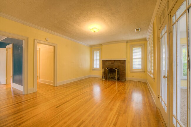 Building Photo - 296 N. Willett