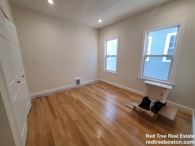 Building Photo - 258 Belmont St