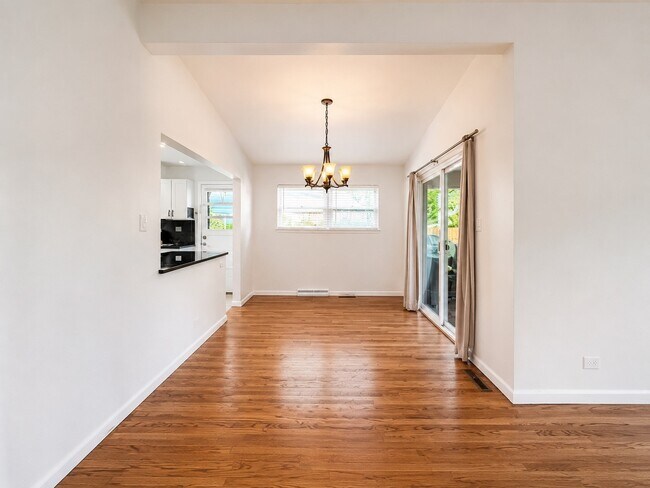 Building Photo - 406 Sunset Dr