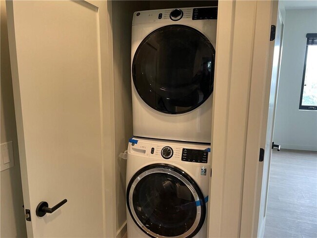 Building Photo - 47 Matilda St