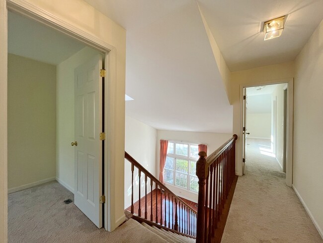 Building Photo - 312 Spring Creek Cir