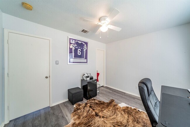 Building Photo - 9844 Sparrow Hawk Ln