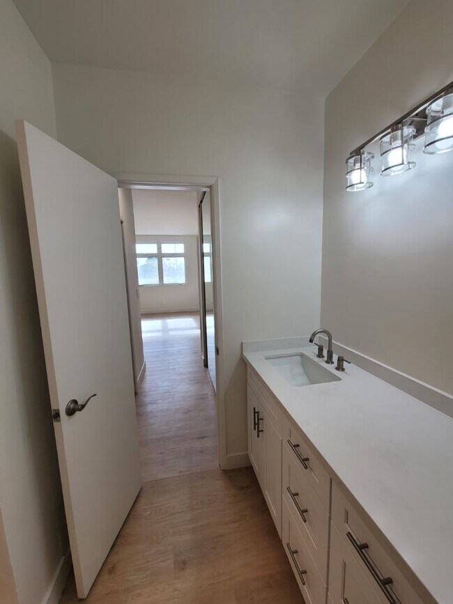 Building Photo - 900 Euclid St