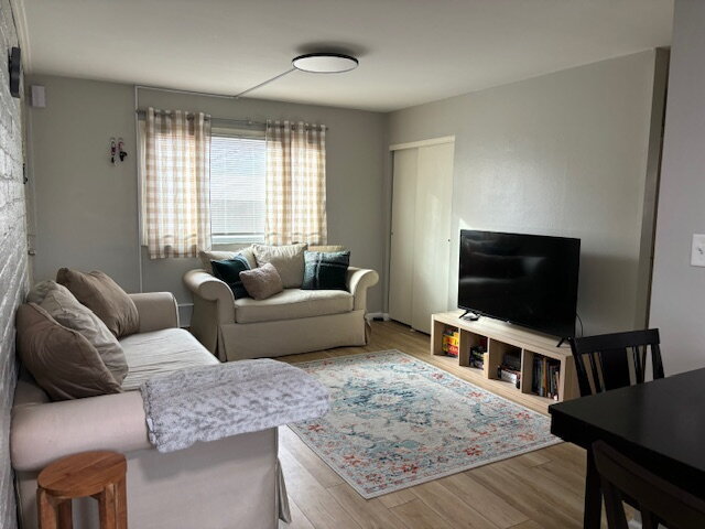 Building Photo - FREE 1 Month Rent! Renovated 2BR Near Children’s Hospital & German Village