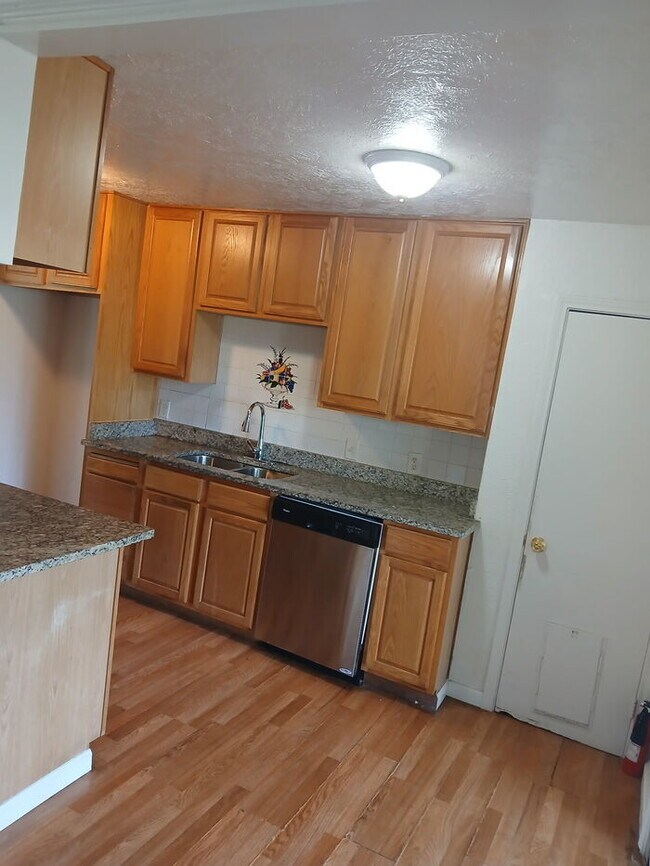 Building Photo - Great Rental in Farmers Branch, TX 75234