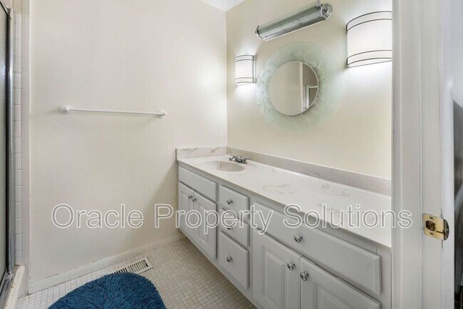 Building Photo - 5360 Red Lake Ct