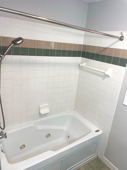 Building Photo - 1522 Cameron Dr