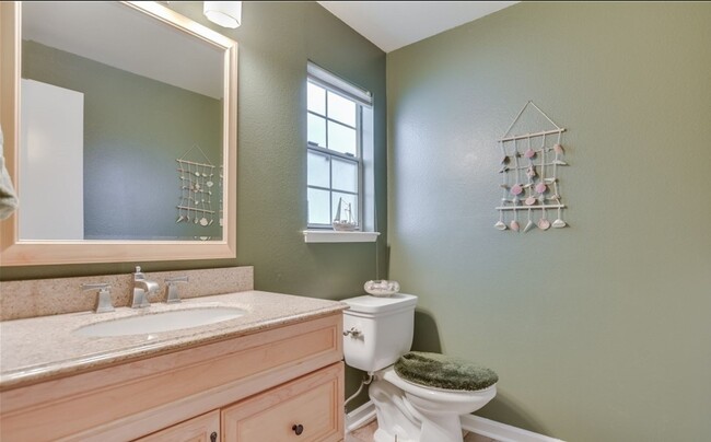 Building Photo - Lovely 2 bed Kirkland home
