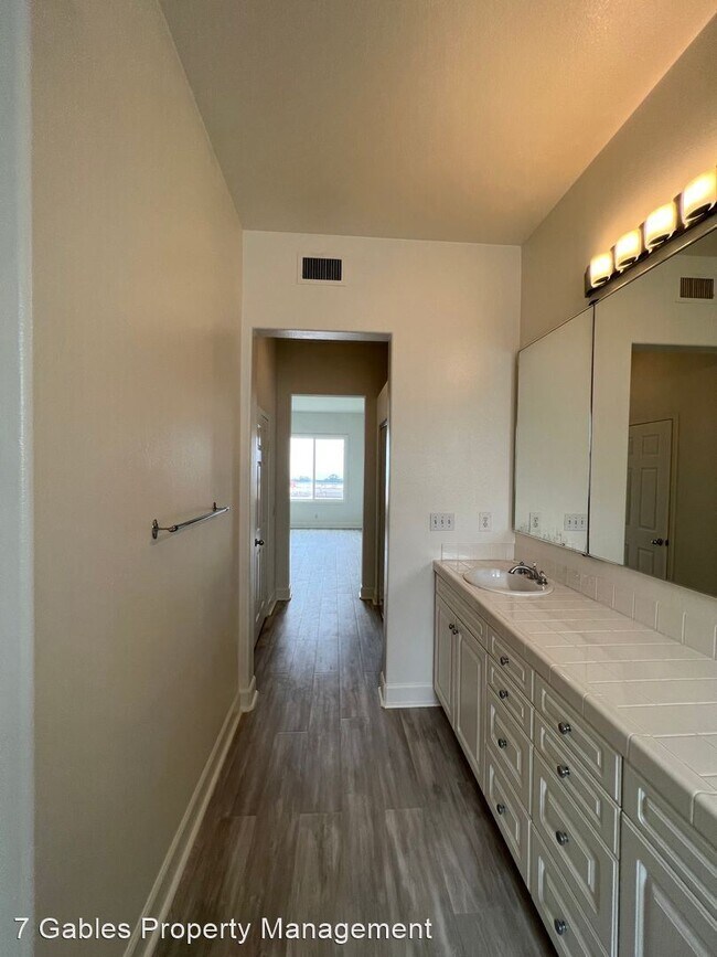 Building Photo - 2 br, 2.5 bath House - 19411 Surfset Drive