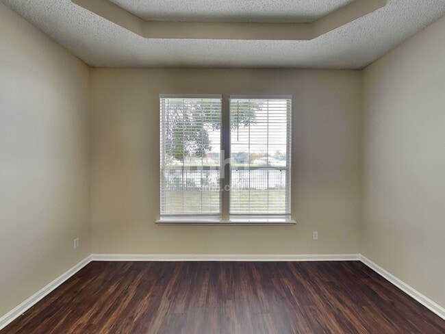 Building Photo - 2711 Salina Ct