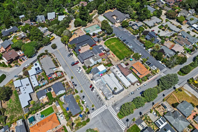Building Photo - 308A Estrella Ave