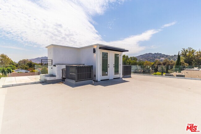 Building Photo - 4293 Tujunga Ave