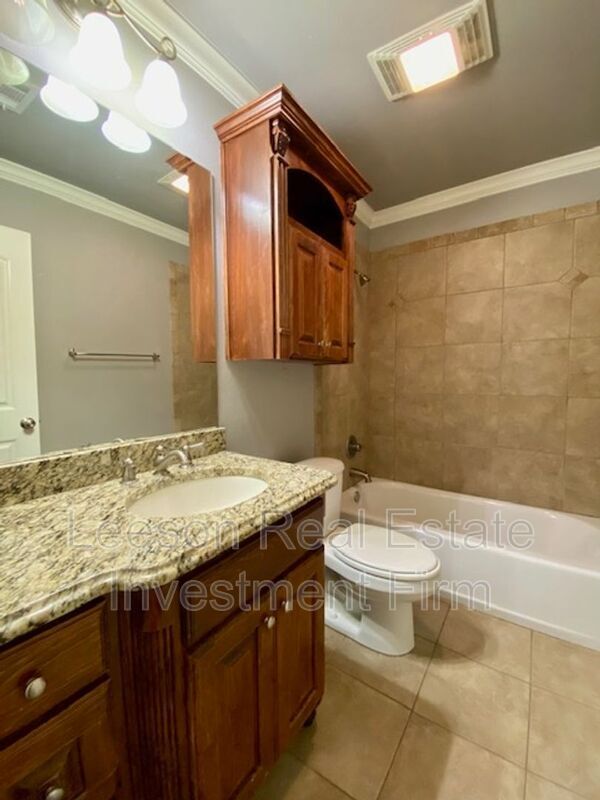 Building Photo - 703 Fox Den