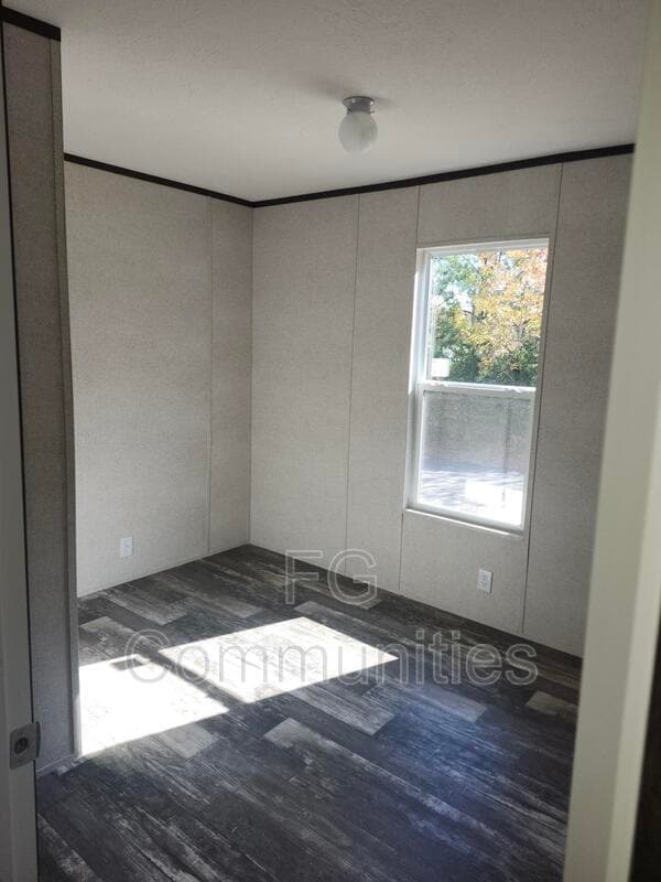 Building Photo - 711 Leasburg Rd