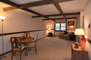 Building Photo - 42 Swanson Ct