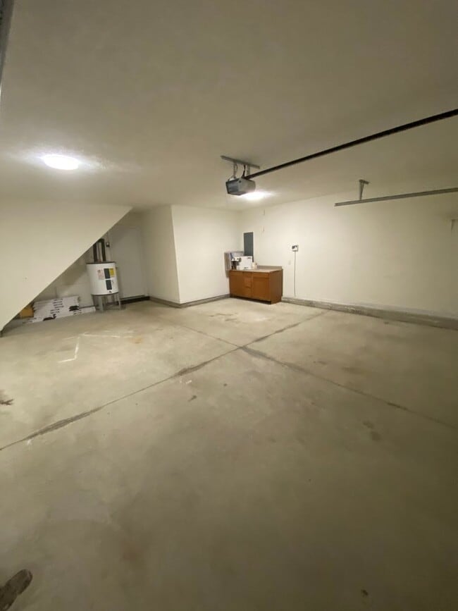 Building Photo - Great Home!  Great Location