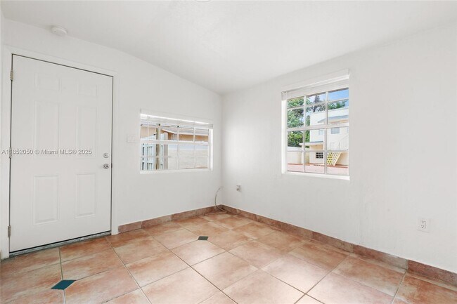 Building Photo - 2385 SW 17th St
