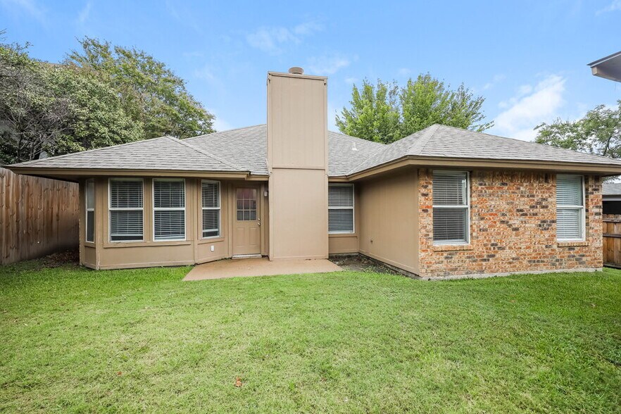 Building Photo - 416 Deauville Dr