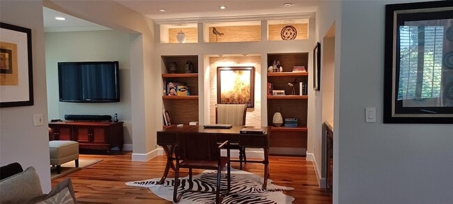 Building Photo - 6688 Via Regina