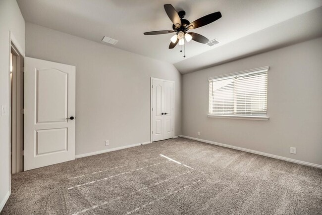 Building Photo - Checkout This 4 bed 2.5 bath 2827 sqft - Paloma Creek Beauty!!!